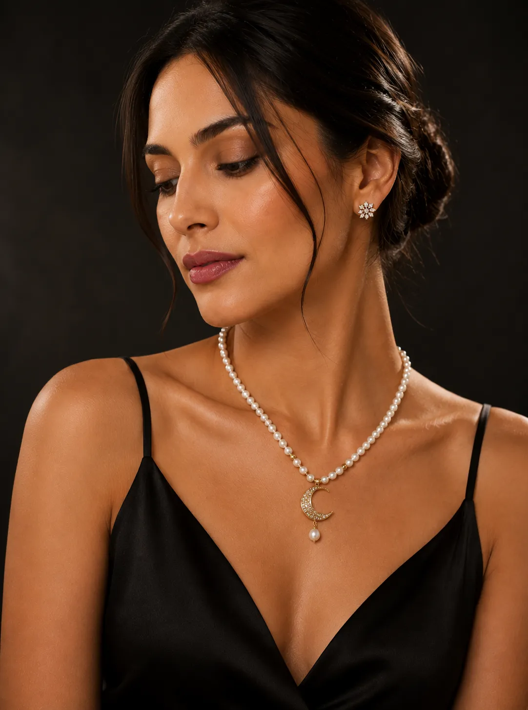 Luna Pearl Necklace